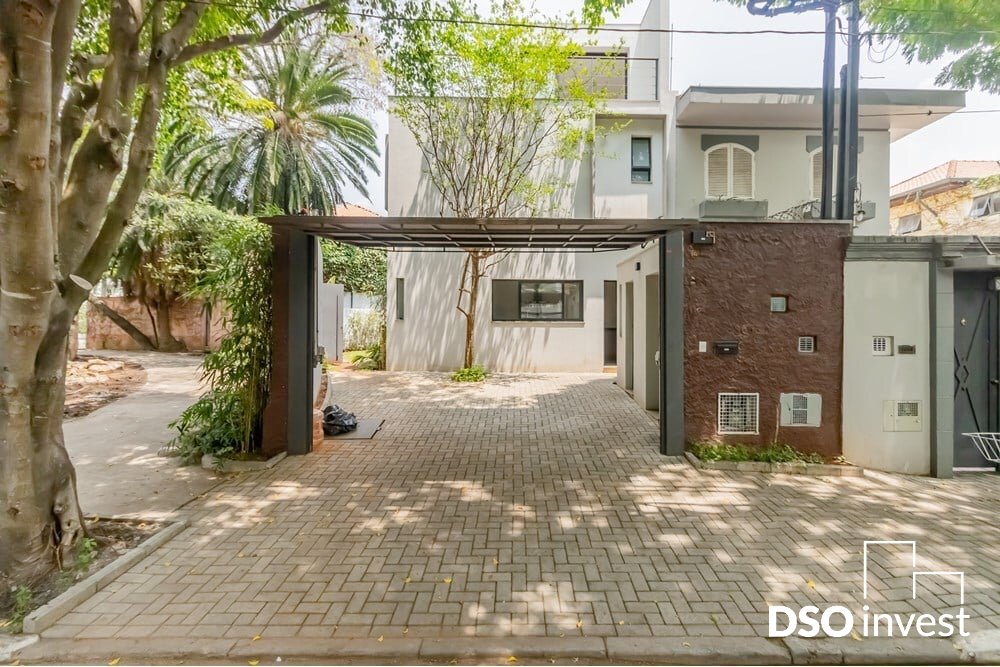 Casa à venda com 3 quartos, 318m² - Foto 2