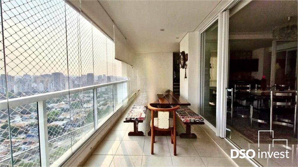 Apartamento à venda com 4 quartos, 233m² - Foto 1